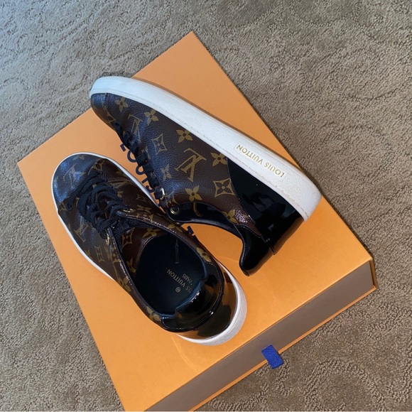 LOUIS VUITTON MONOGRAM Patent Frontrow Sneakers. In very good condition. - Picture 3 of 5